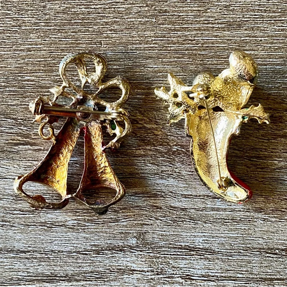 Vintage Gold Tone Brooch Bells and Christmas Mouse in a Stocking Lapel Pin